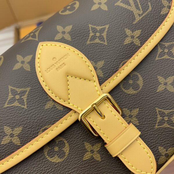 M46049 SHOULDER BAG - Image 10