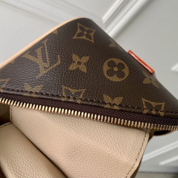 M11750 COSMETIC BAG - Image 8