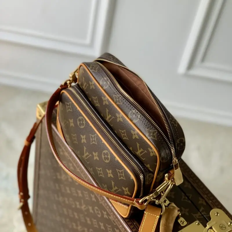 M14016 17.5x11x25cm High Quality Bags - Image 9