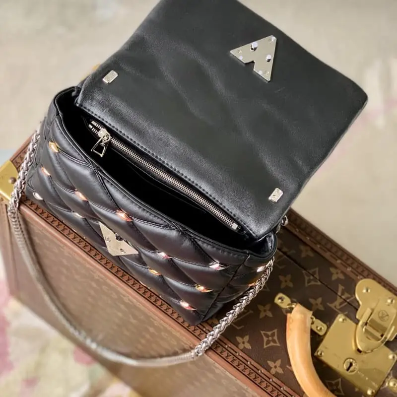 M24151 Black 23x16x10cm High Quality Bags - Image 9