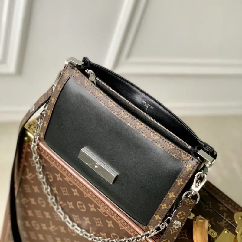 M13450 17x9x24cm High Quality Bags - Image 9