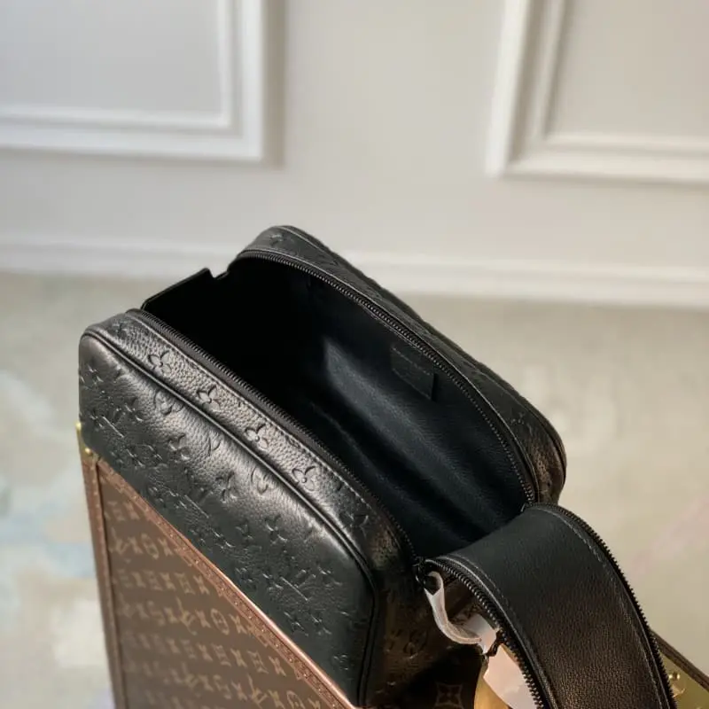 M82576 Leather S5 28x15x16.5cm High Quality Bags - Image 9