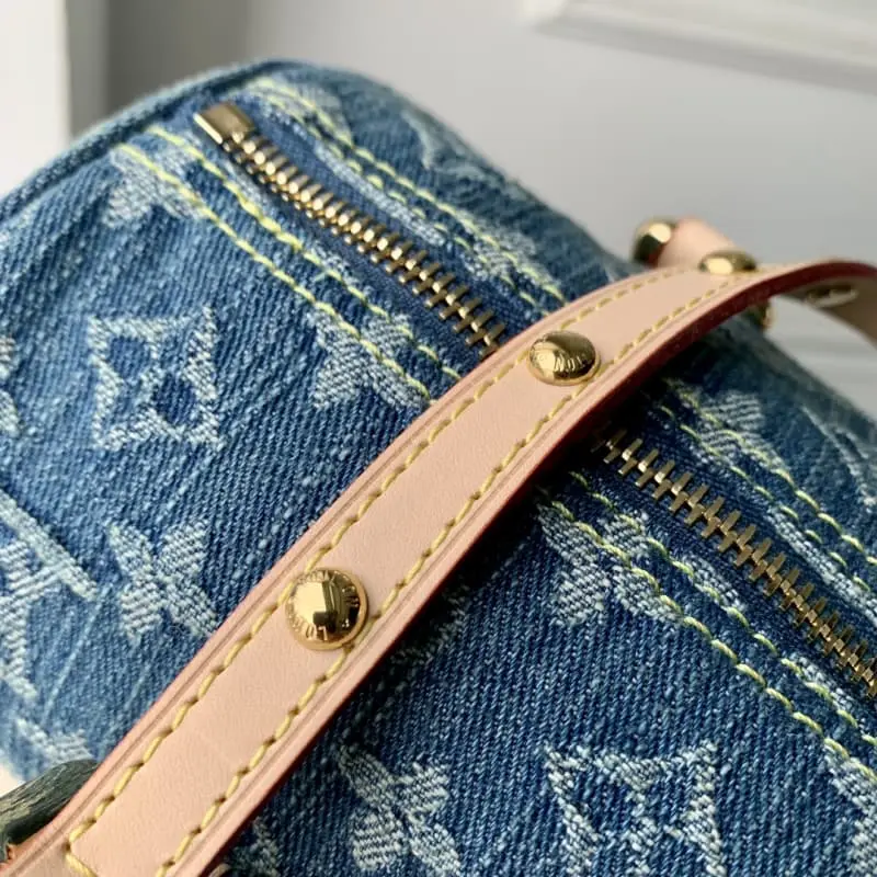 M46830 27x11x13cm High Quality Bags - Image 9