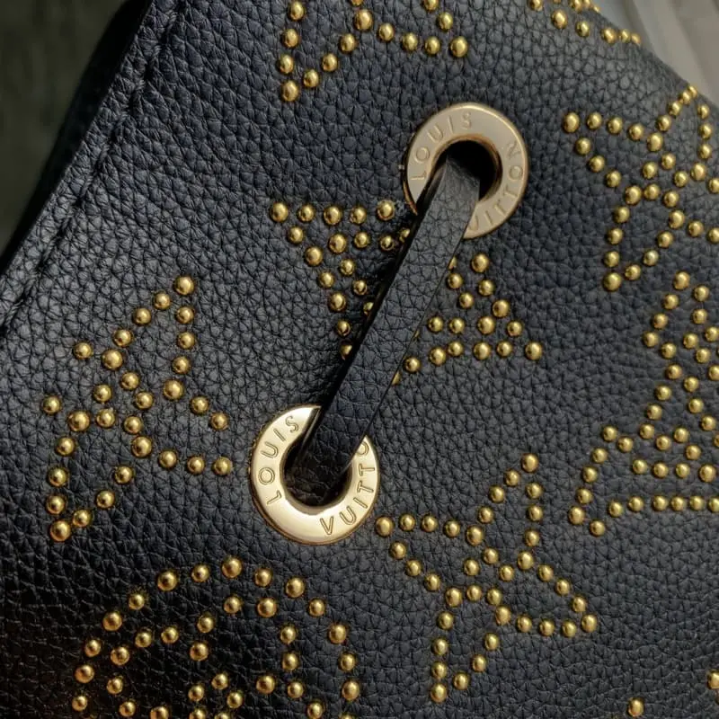 M23392 19x22x14cm High Quality Bags - Image 9