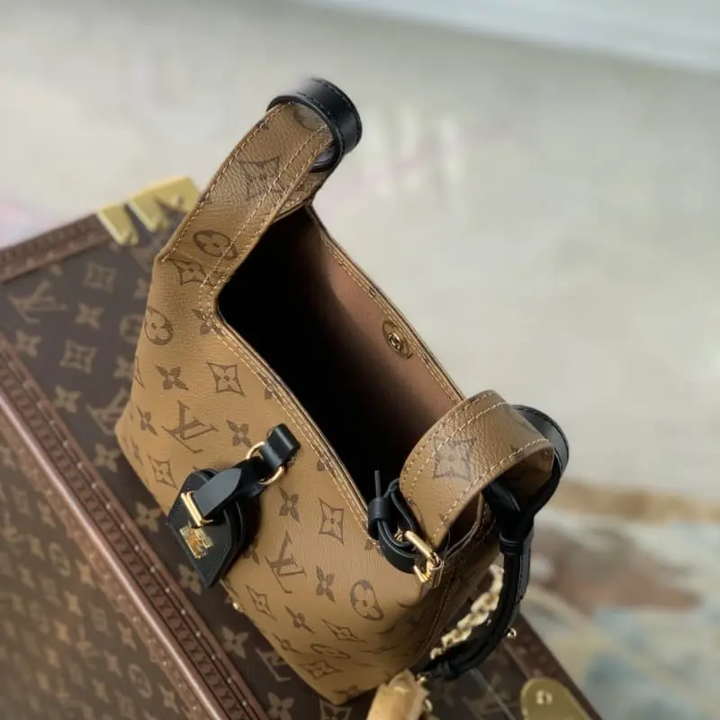 M46816 17x17x7cm High Quality Bags - Image 9