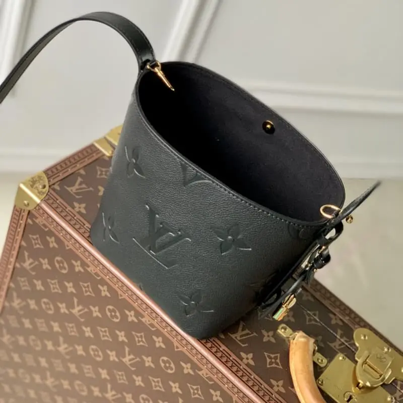 M13480 18x12x16cm High Quality Bags - Image 9