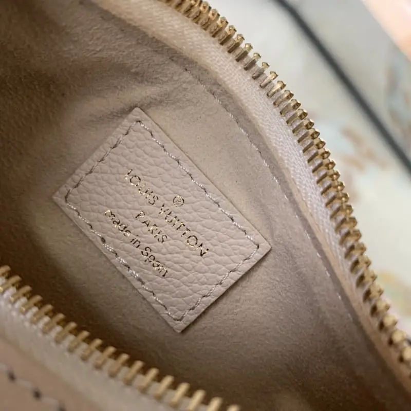 M82519 White 20.5x11x5cm High Quality Bags - Image 9