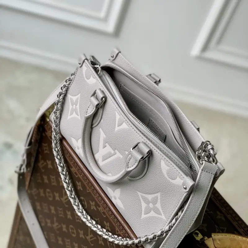 M14213 13x10x25cm High Quality Bags - Image 9