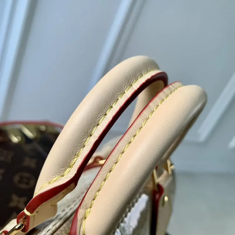 M82242 16x10x7.5cm High Quality Bags - Image 9