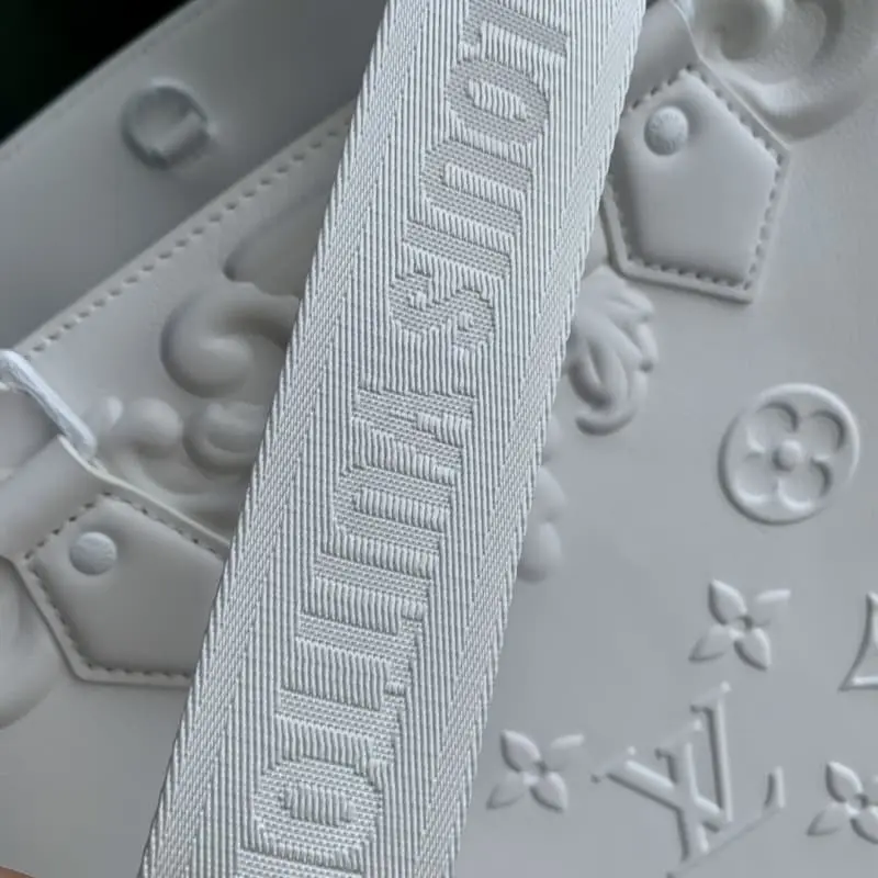 M21841 White 44x33x18cm High Quality Bags - Image 9