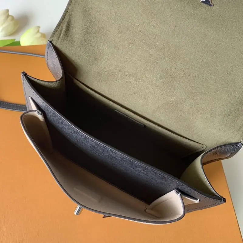 M51418 22.5x17x5.5cm High Quality Bags - Image 9