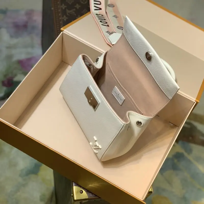 M58928 20x16x7.5cm High Quality Bags - Image 8