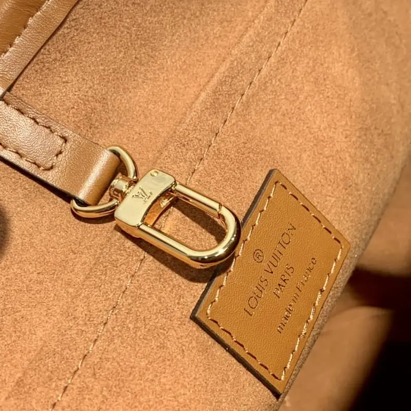 M59962 20x19x24cm High Quality Bags - Image 9