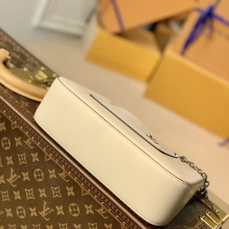 M80688 White 25x15x8cm High Quality Bags - Image 4