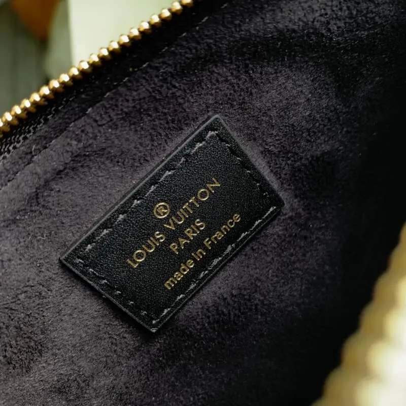 M82232 21.5x12.5x5cm High Quality Bags - Image 9