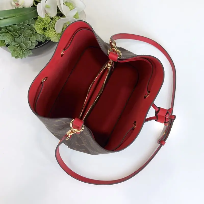 M44021 26X22X27cm High Quality Bags - Image 9