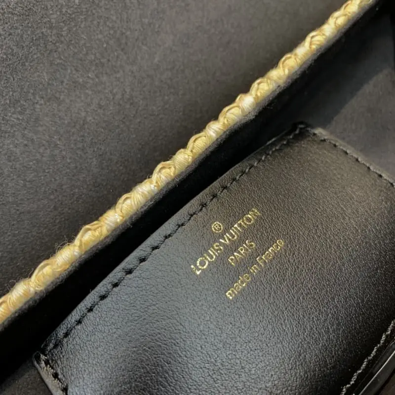 M57648 S1 23x17x9cm High Quality Bags - Image 9