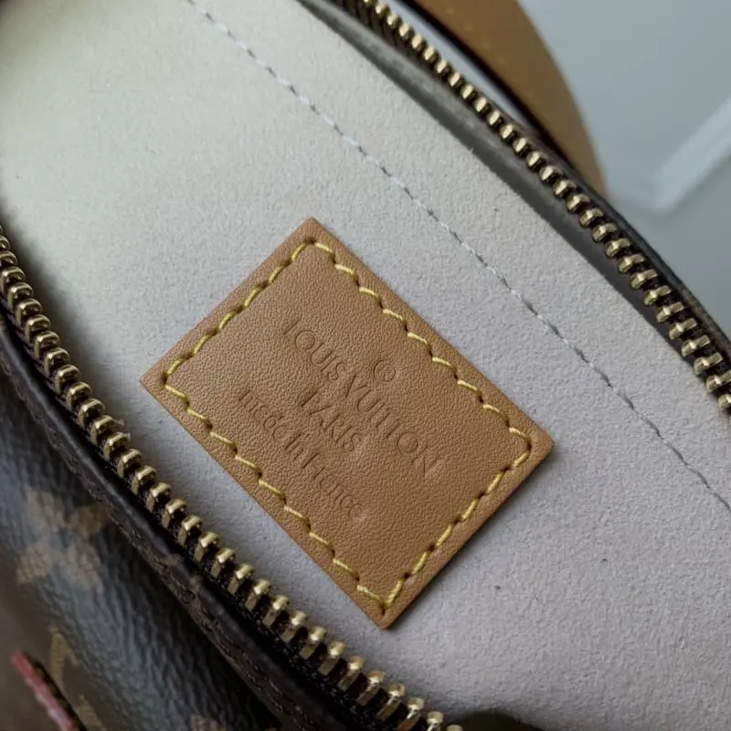 M60006 27x10x15cm High Quality Bags - Image 9