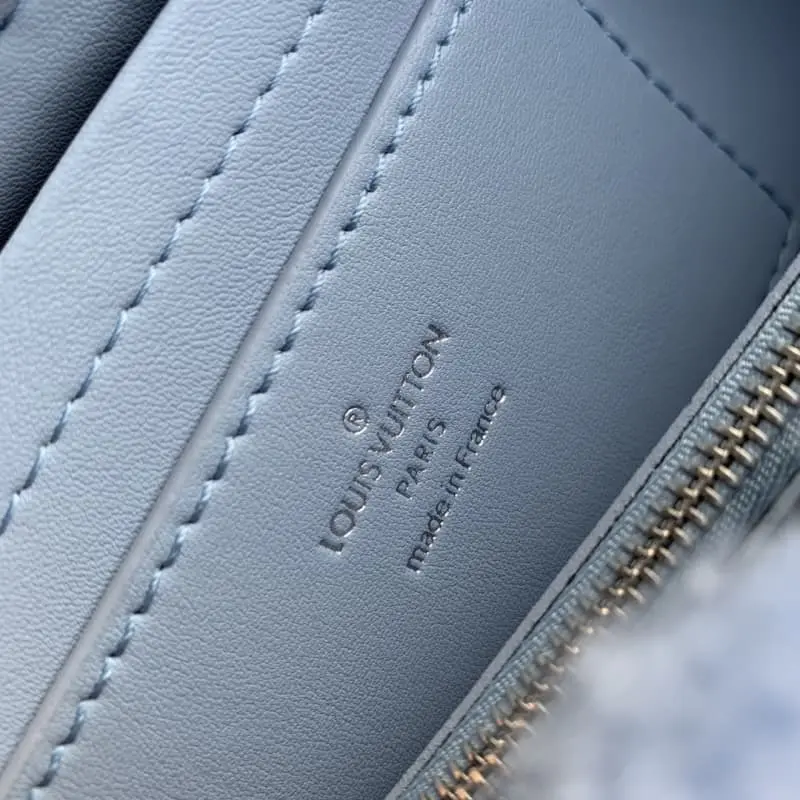 M21040 23x17x9.5cm High Quality Bags - Image 9