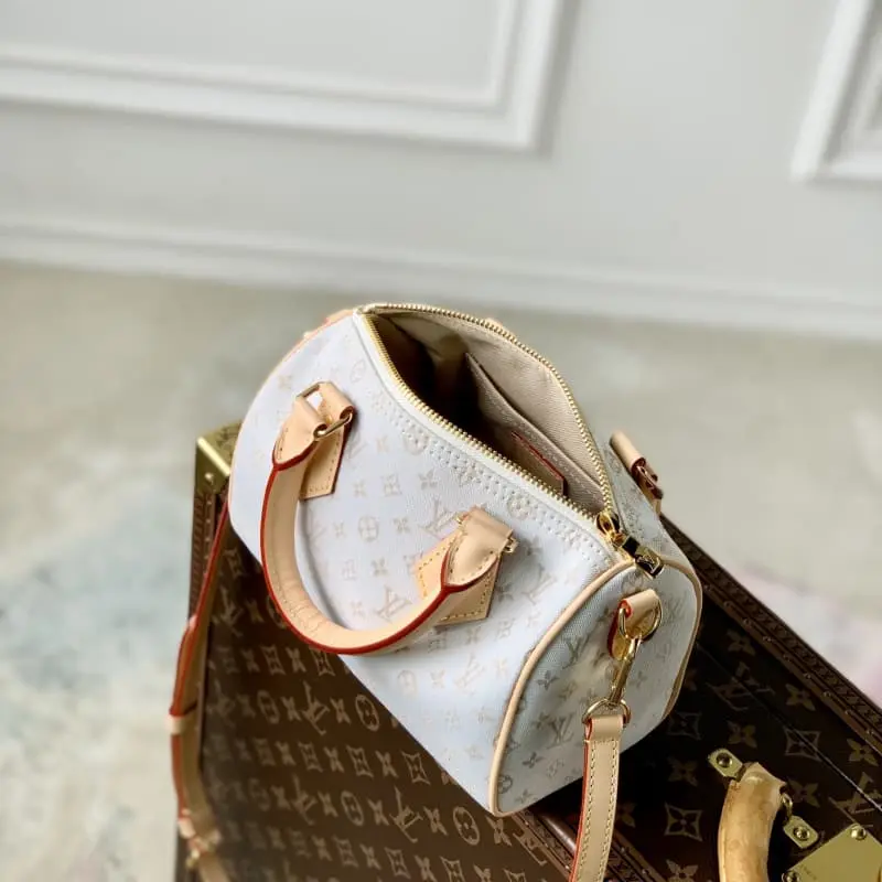 M12747 20.5x13.5x12cm High Quality Bags - Image 9