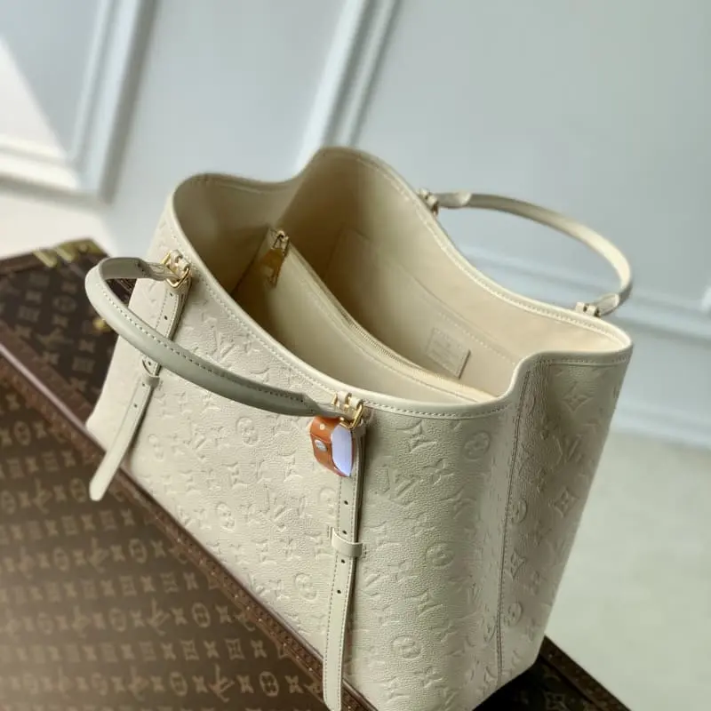 M47185 Large White 37x26x14cm High Quality Bags - Image 9