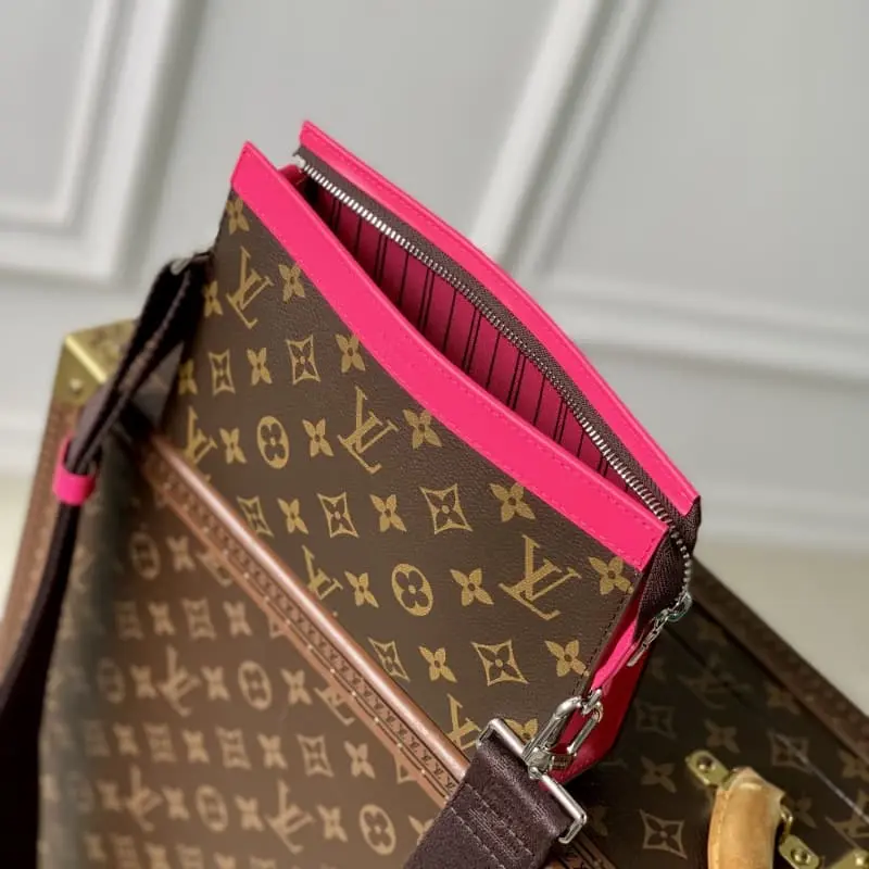 M81124 Rose Red 18.5x11x6.5cm High Quality Bags - Image 9