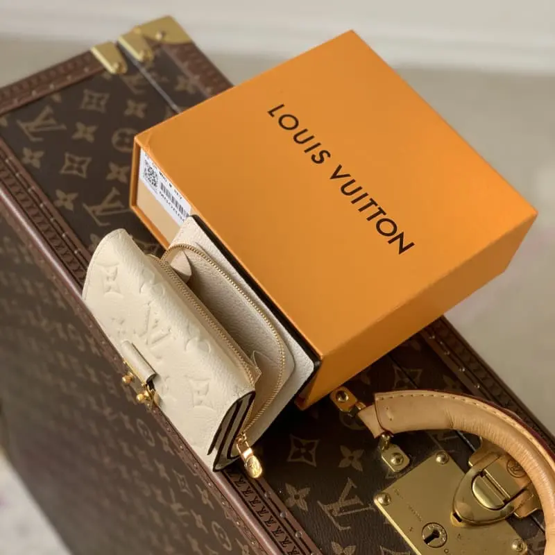 M81071 White (embossed) 11.5x8.5x4cm High Quality Bags - Image 9