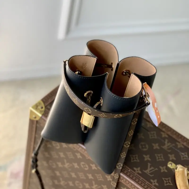 M13843 16x21x21cm High Quality Bags - Image 9