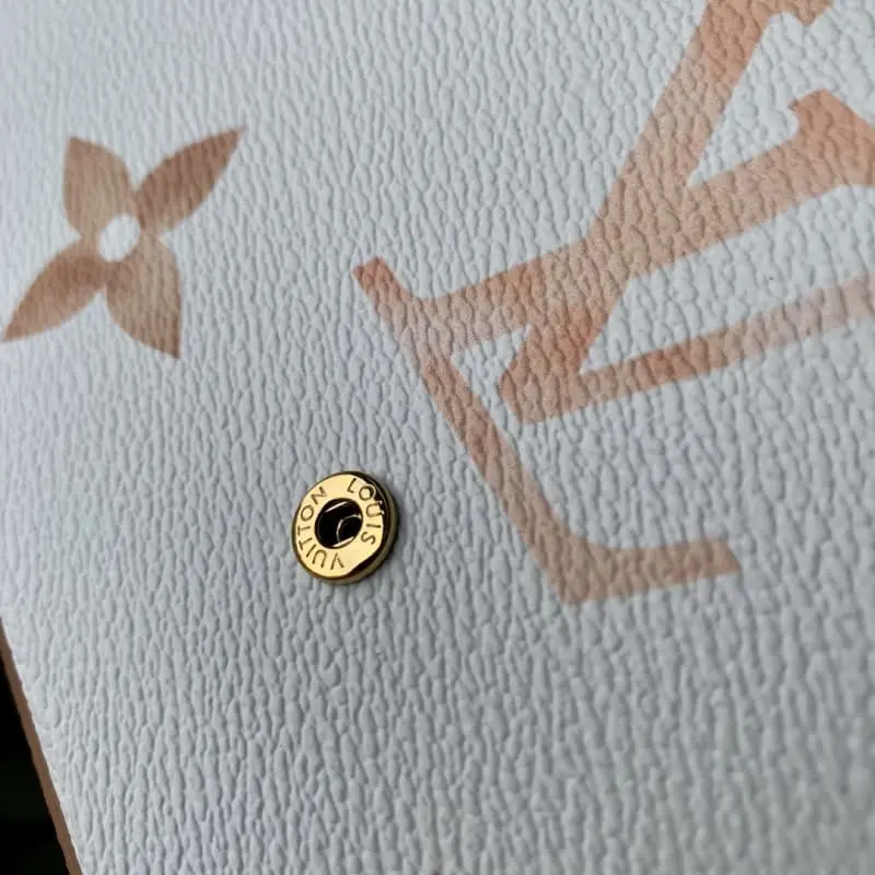 M82520 21x12x3cm High Quality Bags - Image 8