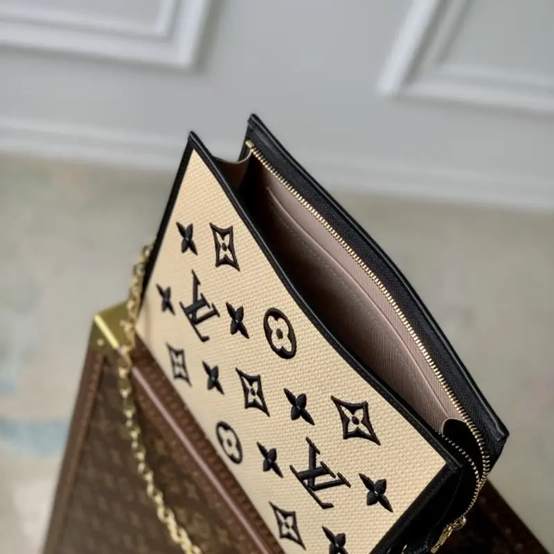 M82521 25x20x5.5cm High Quality Bags - Image 9