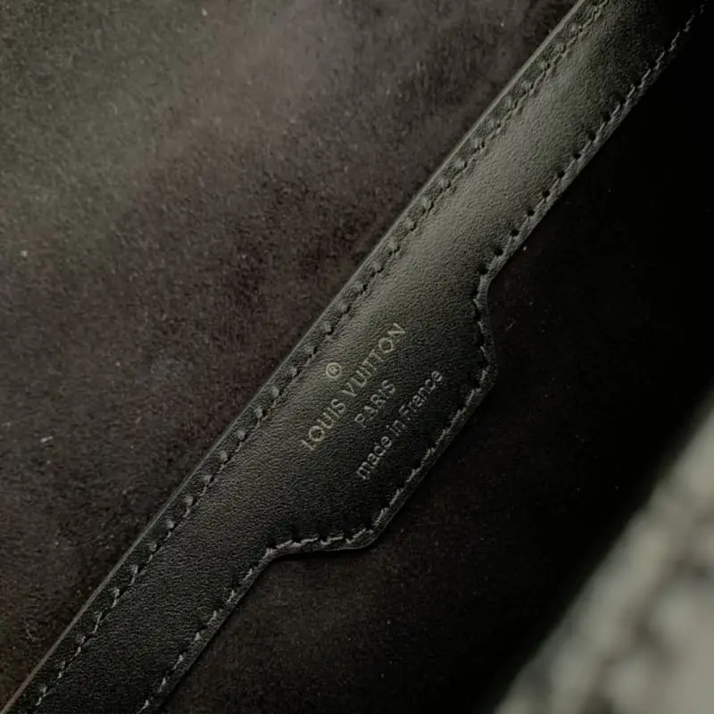 M57835 19x9x9cm High Quality Bags - Image 9