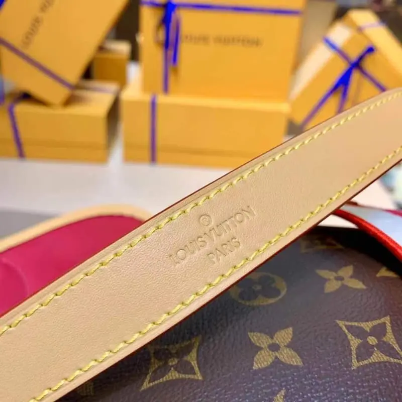 M46049 25x9x15cm High Quality Bags - Image 9