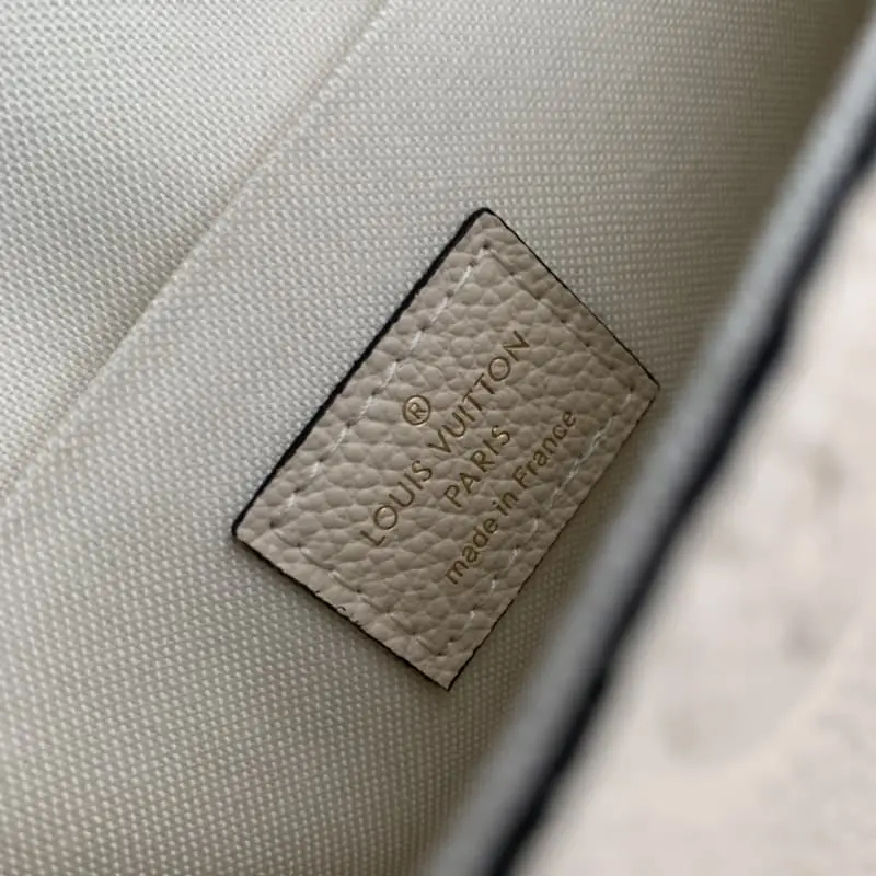 M82363 White (embossed) 21x12x3cm High Quality Bags - Image 9