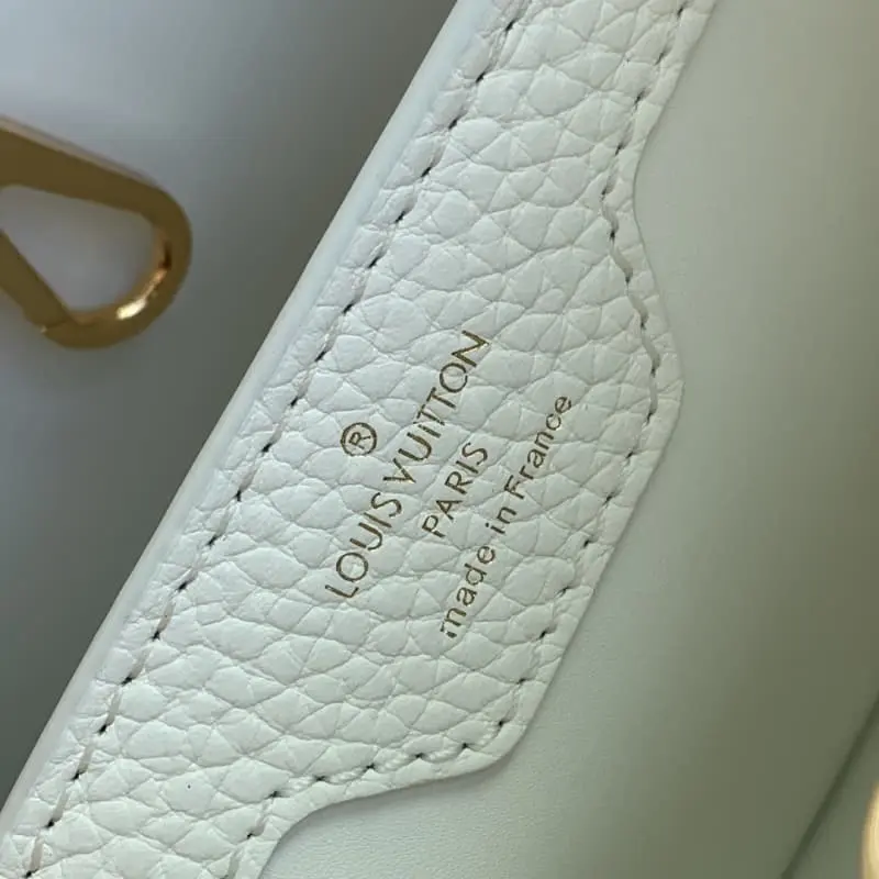 M56399 31.5x20x11cm High Quality Bags - Image 9