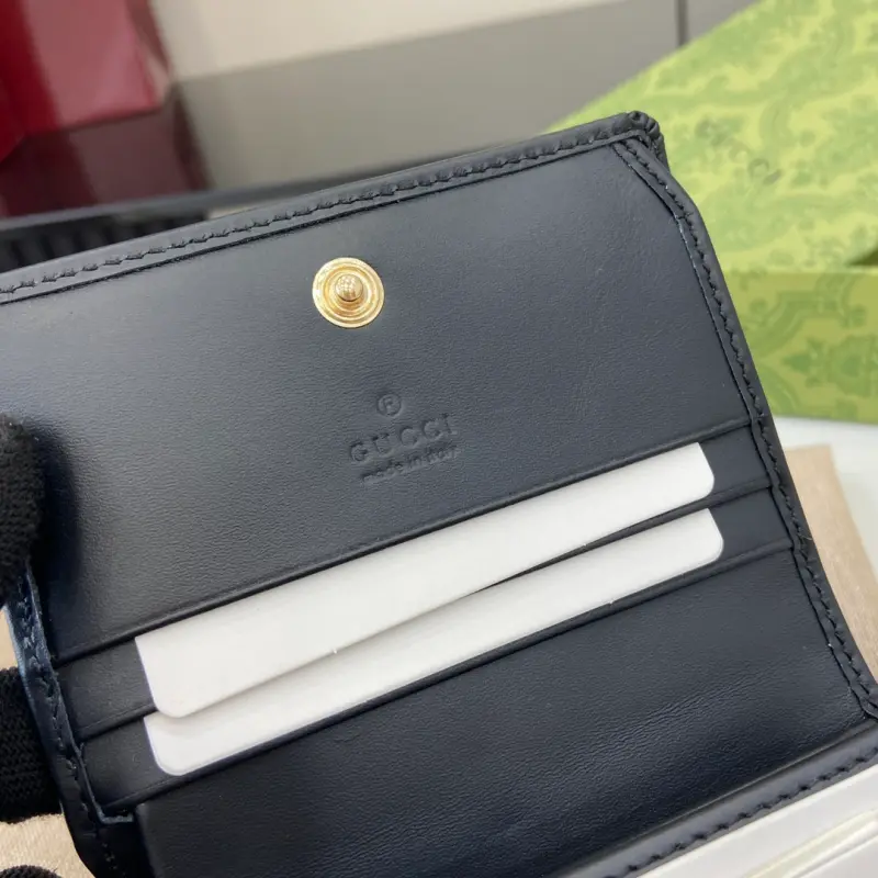 820692 CM 4 High-Quality Bags - Image 11