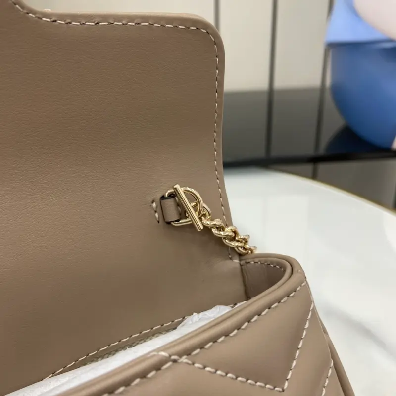 476433 CM 3 High-Quality Bags - Image 9