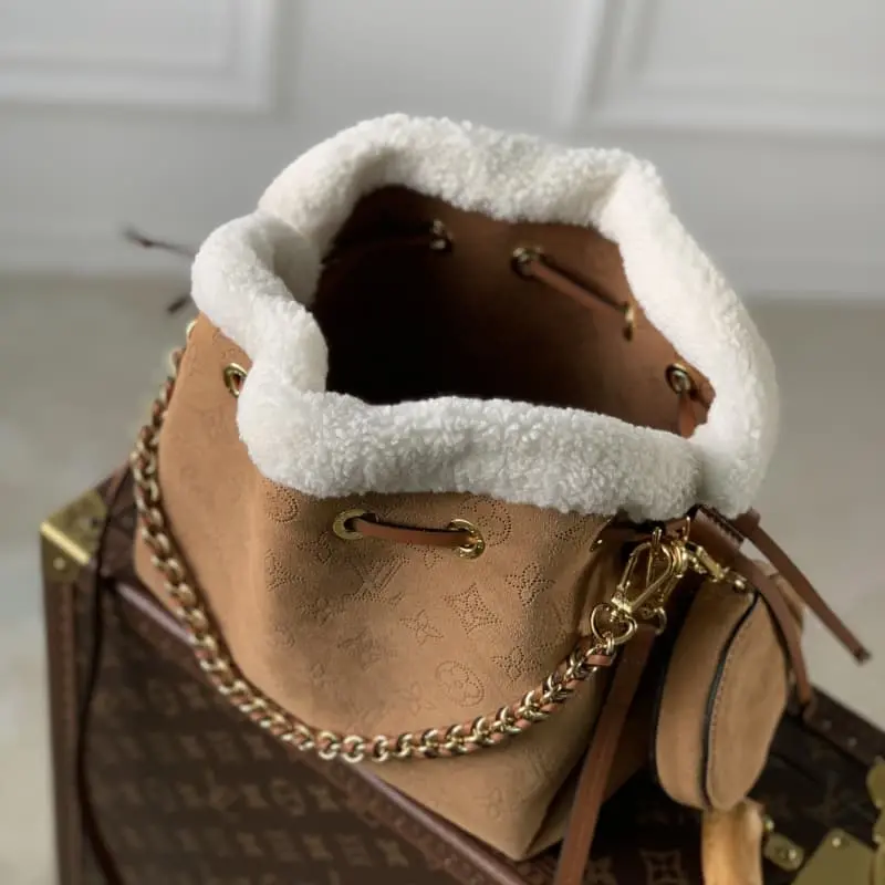 M11839 22x14x19cm High Quality Bags - Image 9