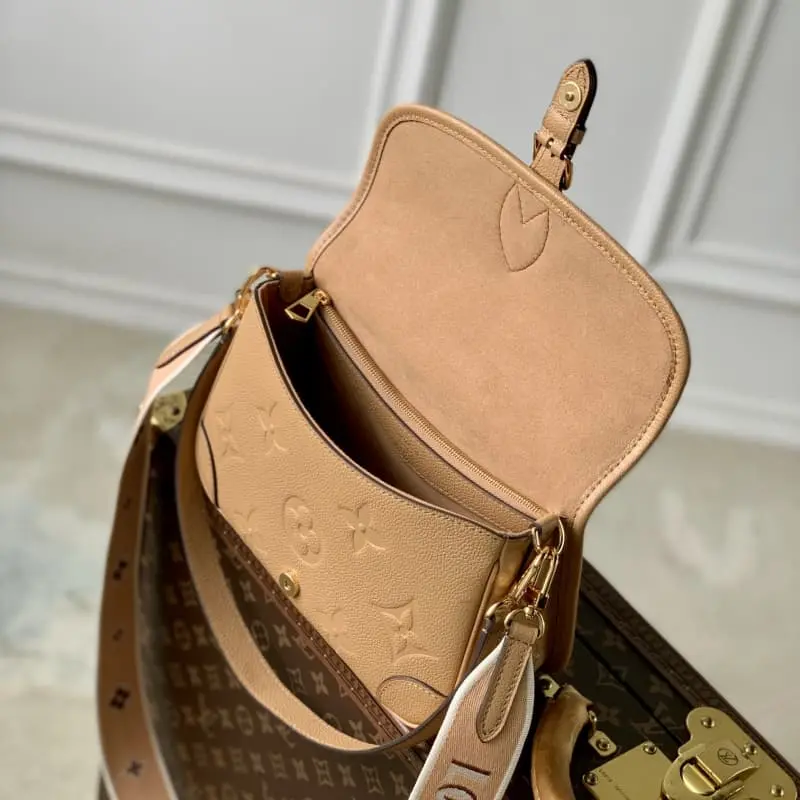 M11817 15x9x24cm High Quality Bags - Image 9