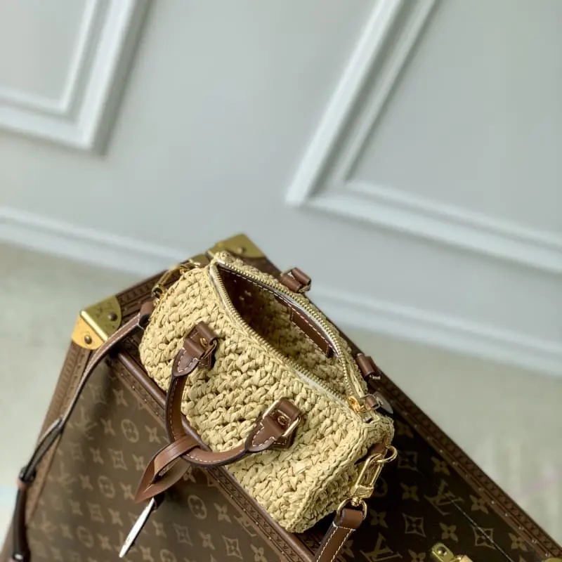 M83525 16x10x7.5cm High Quality Bags - Image 9