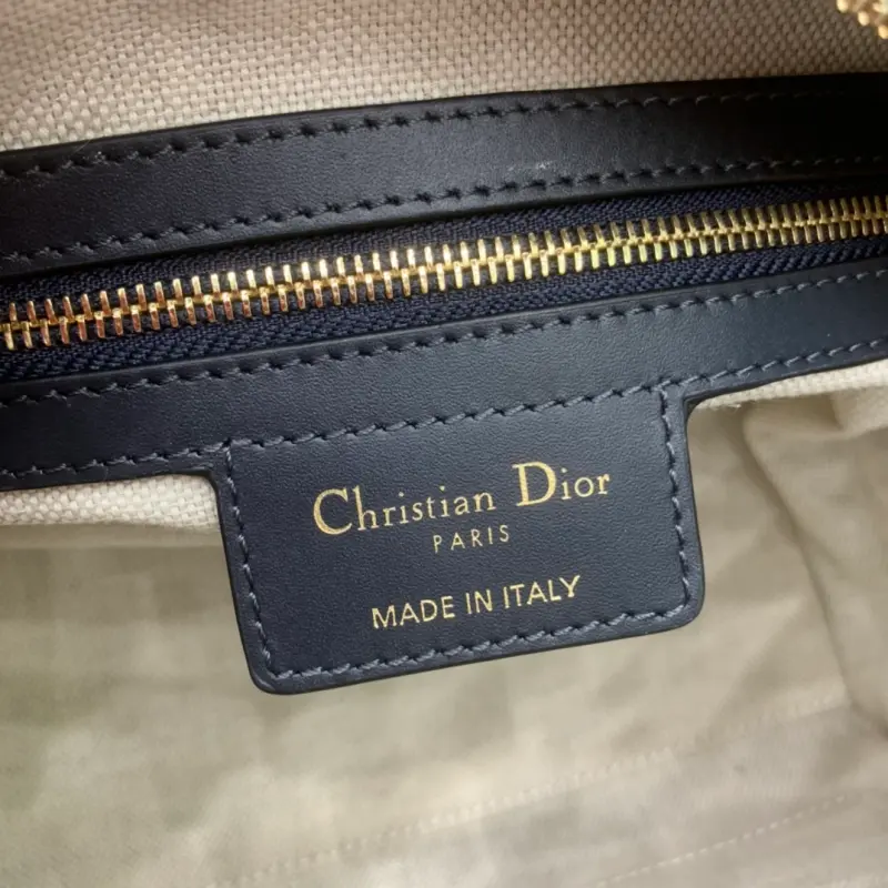 ML67 2 High Quality Bags - Image 9