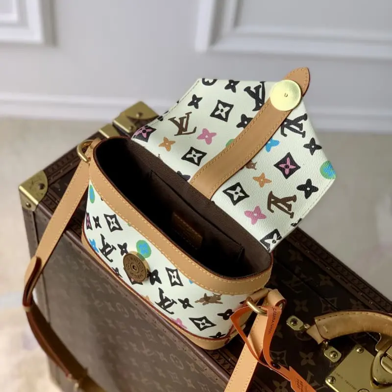 M83346 White Flower 19x12x7cm High Quality Bags - Image 9