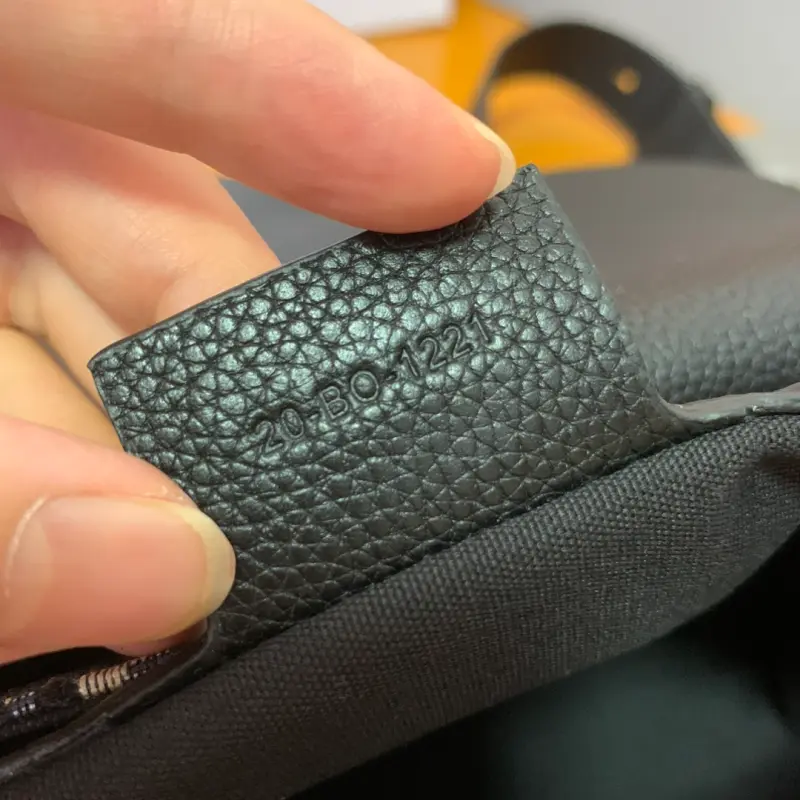 ML Saddle Messenger Bag 23cm High Quality Bags - Image 9