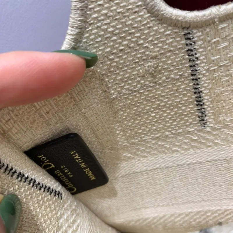 ML8 3 High Quality Bags - Image 9