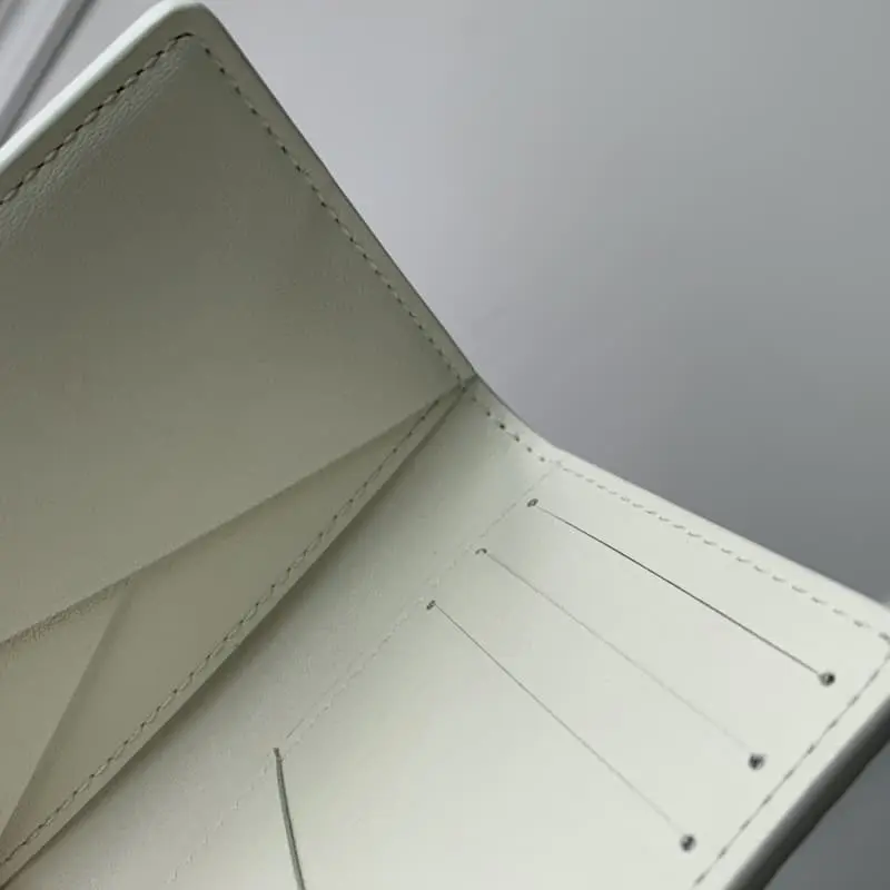 M61696 Elegant White High Quality Bags - Image 8