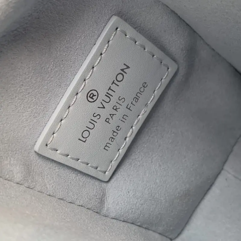 M25067 Light Blue 18x12.5x8cm High Quality Bags - Image 8