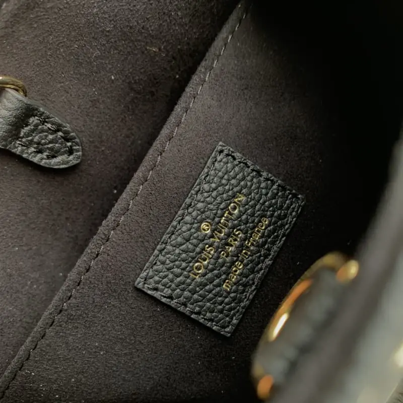 M47054 18x15x8.5cm High Quality Bags - Image 8