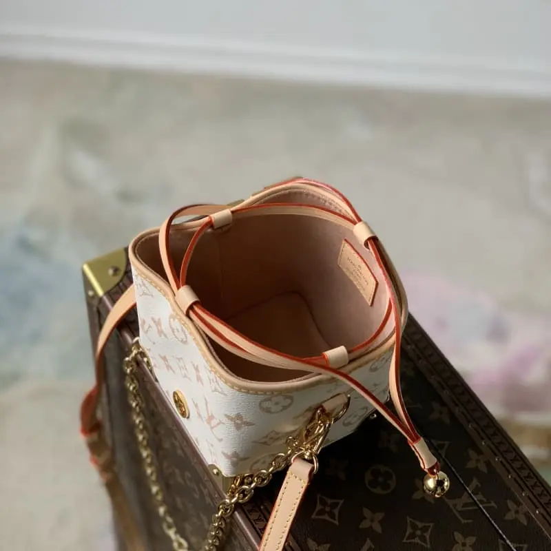 M83227 White Flower 11.5x11.5x11.5cm High Quality Bags - Image 8