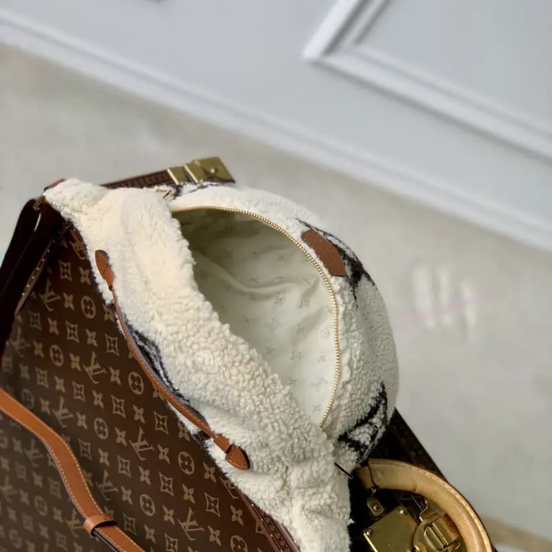 M23715 37x14x13cm High Quality Bags - Image 8