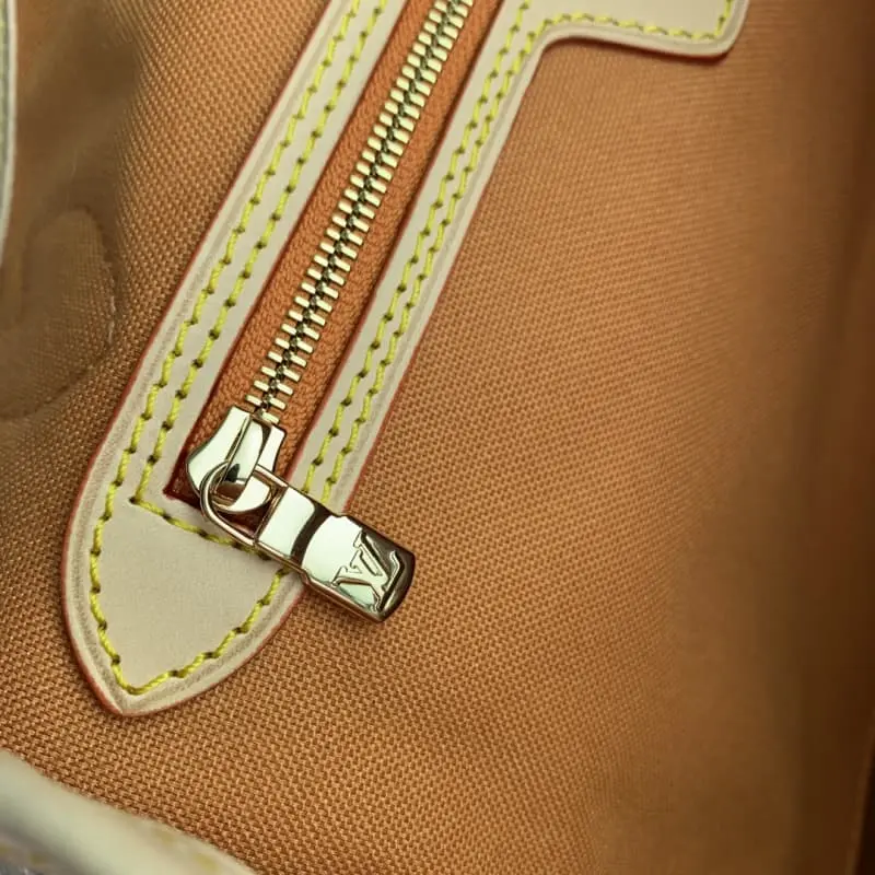 M23501 31x28x14cm High Quality Bags - Image 8