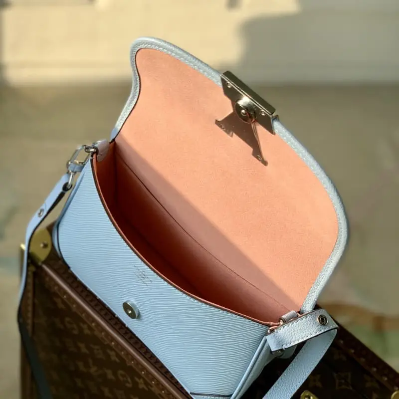 M59461 24.5x15.5x9cm High Quality Bags - Image 8